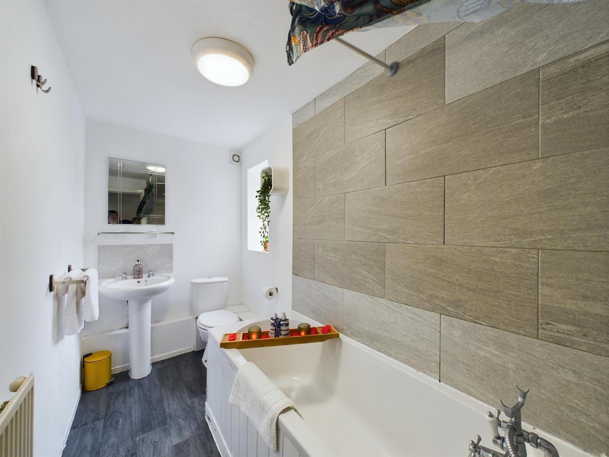 Charming Apartments - Cosy Retreat - Short Drive To City Centre - Free Parking Liverpool Luaran gambar